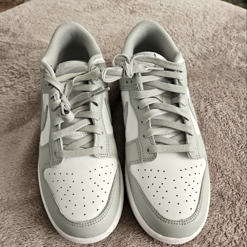 Nike DUNK LOW RETRO White and Gray Mens Size 10.5